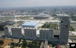 北京奥林匹克公园附近的龙形的盘古大观楼群