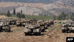 以色列军队部署在以色列北部上加利利地区的一个地方。以色列总理本雅明·内塔尼亚胡(Benjamin Netanyahu)9月27日在联合国大会发表了讲话。在此之前,以色列拒绝了美国和法国提出的在黎巴嫩停火21天的提议,并誓言将继续与真主党武装分子作战“直至胜利”。(2024年9月27日)