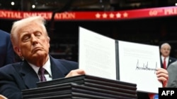 特朗普总统上任第一天签署多项行政令。