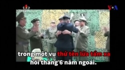 Thử thành công tên lửa, ông Kim Jong Un ôm chặt cấp dưới Thử thành công tên lửa, ông Kim Jong Un ôm chặt cấp dưới