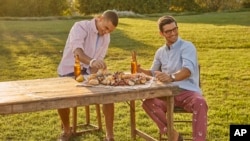 资料照片:休闲办公室着装。