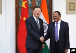 印度国家安全顾问多瓦尔与中国国务委员杨洁篪会晤(2017年12月22日)