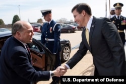 Міністр оборони США Марк Експер зустрічається із главою Міноборони Великобританії Беном Воллесом 5 березня 2020 року