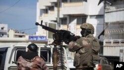 Pasukan keamanan Suriah dikerahkan di Latakia, di tengah bentrokan dengan para pendukung Presiden yang terguling, Bashar al-Assad (foto: dok).