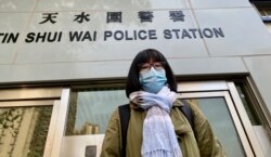 本身是大律师的12港人关注组成员邹幸彤表示,8名3月22日在深圳刑满遣返香港的港人家属,对警方的交接安排感到非常失望,批评警方拒绝让律师及家属会见被遣返港人(美国之音/汤惠芸)
