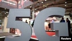资料照片:在德国汉诺威的5G标识。(2019年3月31日)