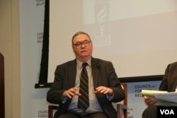 自由之家研究部副总裁阿奇普丁顿(美国之音钟辰芳拍摄)