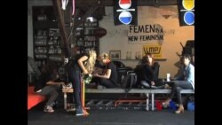 乌克兰女性“上空”抗议运动落地巴黎 乌克兰女性“上空”抗议运动落地巴黎