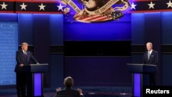 美国总统特朗普和民主党总统候选人拜登参加了在美国俄亥俄州克利夫兰凯斯西储大学举行的2020年首次总统竞选辩论。(2020年9月29日)