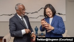 台湾总统蔡英文2020年2月在总统府会见索马利兰外交部长穆雅辛。(蔡英文推特)
