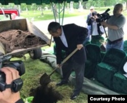 余志坚长眠之地 (周峰锁拍摄)