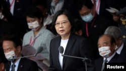 资料照:台湾总统蔡英文在双十国庆庆典上讲话。(2020年10月10日)