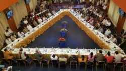 ဒေါ်စုနဲ့ အပစ်ရပ်အဖွဲ့တွေ ၂၁ ရာစုပင်လုံအရေး ဆွေးနွေးမည် ဒေါ်စုနဲ့ အပစ်ရပ်အဖွဲ့တွေ ၂၁ ရာစုပင်လုံအရေး ဆွေးနွေးမည်