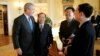 资料照:2006年5月11日美国总统布什在白宫会见人权宗教人士王怡(右二),余杰(右一)和李柏光。