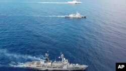 Các tàu chiến của Hải quân Philippines tiến hành diễn tập chiến thuật với hàng không mẫu hạm Mỹ trong cuộc diễn tập giữa Philippines và Hoa Kỳ ở Biển Đông vào ngày 23/11/2023.