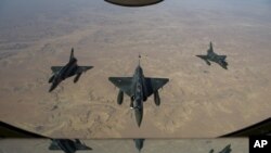 法国陆军通信视听办公室公布的图片显示法国军机从法国南锡基地起飞之后与1月11日到1月12连夜期间飞往乍得首都恩贾梅纳