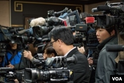 陆委会主委王郁琦辞职引发台湾媒体高度关注。(美国之音记者方正拍摄)