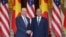 Bộ Trưởng Thương mại Wilbur Ross và Thủ tướng Việt Nam Nguyễn Xuân Phúc tại Hà Nội, ngày 08/11/2019. Photo Chinhphu