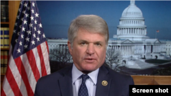 资料照片:麦考尔众议员接受美国之音中文部采访。