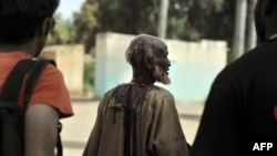 一涉嫌勾结伊斯兰分子的男子被殴打,欧盟宣布向马里民众提供两千万欧元援助