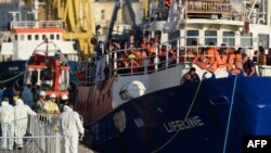 Судно MV Lifeline німецької доброчинної організації Mission Lifeline прибуло з 234 мігрантами у порт Валетти на Мальті 27 червня 2018р.