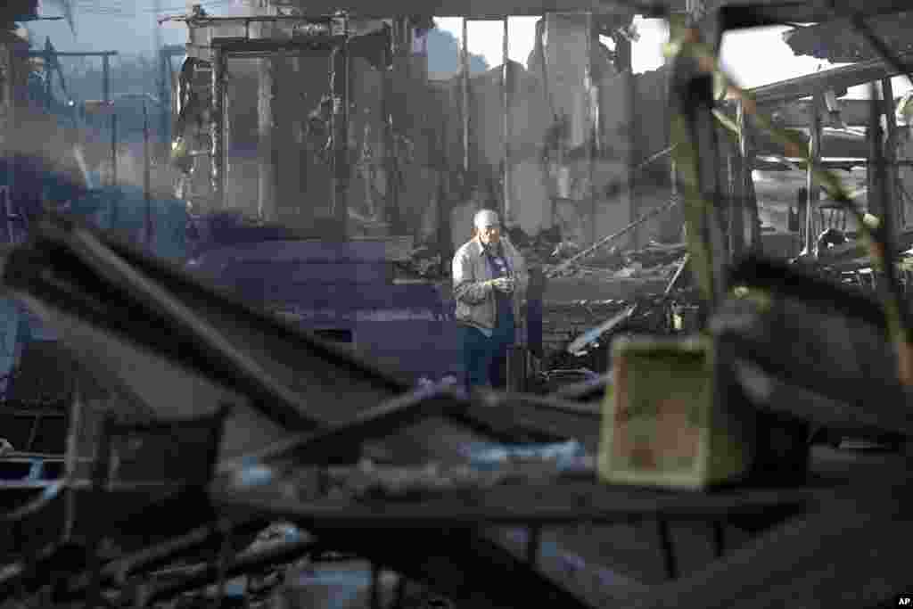 Дік Марсала в його зруйнованому будинку у Бонсаллі, штат Каліфорнія, 8 грудня 2017 року.