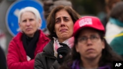 2025年2月11日,被哈马斯扣押的人质亲属和支持者在耶路撒冷以色列总理办公室外抗议。