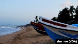 斯里兰卡亭可马里,日本和印度将合作投资这里的港口建设。(2015年12月20日,美国之音朱诺拍摄)