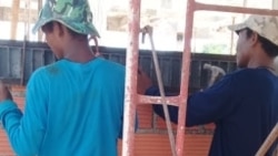 ဖူးခက်က တရားဝင် မြန်မာအလုပ်သမားတွေ အခက်အခဲကြုံနေ ဖူးခက်က တရားဝင် မြန်မာအလုပ်သမားတွေ အခက်အခဲကြုံနေ