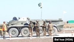 巴基斯坦派兵参加俄罗斯的军事比赛活动。2015年军事比赛活动中的巴基斯坦士兵。(美国之音白桦摄)