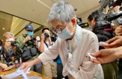 前法律界立法会议员吴霭仪因8-18流水式集会案被判监禁一年,获缓刑两年 (美国之音/汤惠芸)