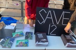 12港人关注组成员邹家成坦言,明知市民写的圣诞卡不会送到12港人手中,仍然要继续寄到盐田看守所,让中国当局知道香港市民对12港人的关注热度没有退却。 (美国之音/汤惠芸)