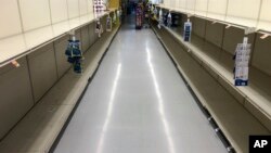 2020年3月16日宾夕法尼亚州一家杂货店的空荡的货架