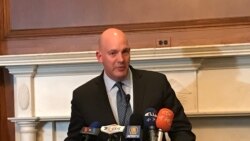 美国国务院政治军事事务助理国务卿克拉克·库伯2019年5月8日在国会山《台湾关系法》40周年酒会发表讲话(美国之音锺辰芳拍摄)