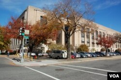 晚秋时节的美国之音大楼(美国之音丁力拍摄)