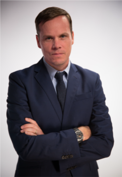 调查记者、作家山姆·库珀。(本人提供)