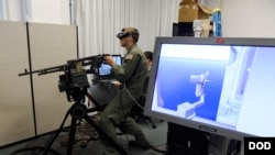 美军人员2016年3月22日训练使用人工智能技术 (美国国防部照片)