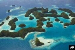 鸟瞰帕劳,这是一个拥有250多个岛屿的太平洋群岛。