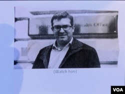 过去一年中, 英国人权领袖罗杰斯在伦敦的很多邻居都收到一封寄自香港的匿名信,提醒他们提防这个人(美国之音 萧雨拍摄)