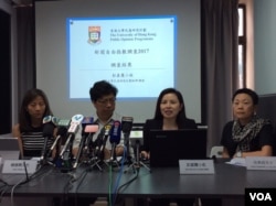 香港记者协会前不久公布香港新闻自由指数,右者为任美贞 (美国之音记者申华 拍摄)
