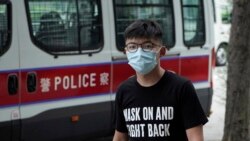 香港民主活动人士黄之锋抵达法庭(美联社2020年9月30日)