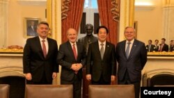 资料照:2020年2月4日,当时的美国参议院外交关系委员会领导层在国会山与时为台湾候任副总统的赖清德(左3)会面。左起:时任参议员外委会亚太小组主席加德纳、时任参议院外委会主席里施、时任参议院资深民主党成员梅嫩德斯。(参院外委会照片)