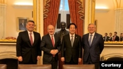 美国参议院外交事务委员会领导层2020年2月4日在国会山与台湾候任副总统赖清德(左3)会面,左起亚太小组主席加德纳、外委会主席里施、资深民主党议员梅嫩德斯(参院外委会照片)