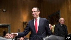 川普总统提名的财政部长姆努钦抵达参议院确认听证会（2017年1月19日）