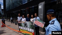 2023年8月22日,日本宣布将福岛核电站处理过的放射性废水排放入海后,示威者在香港举行抗议 (路透社)