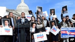 德克萨斯州民主党联邦众议员卡斯特罗在在国会山召开记者会,支持《童年入境者暂缓遣返计划》(2018年1月19日)