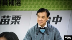 民进党竞选负责人苏嘉全表示,由于投票率较低,很难判断与国民党之间的输赢。(美国之音记者方正拍摄)