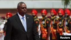 美国国防部长奥斯汀抵达印度首都新德里检阅印度仪仗队。(2023年6月5日)