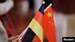 资料照:中国和德国国旗