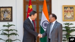 印度国家安全顾问多瓦尔访华会见中国国务委员杨洁篪讨论边界争端(2015年3月15日美联社)